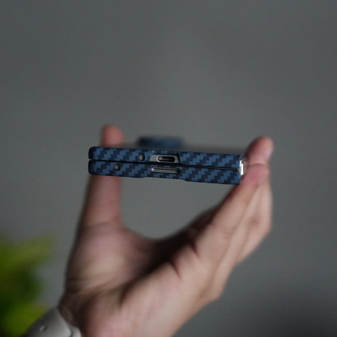 Galaxy Z Fold 7 Carbon Fiber Texture Design Hard Pc MagSafe Case Cover BLUE