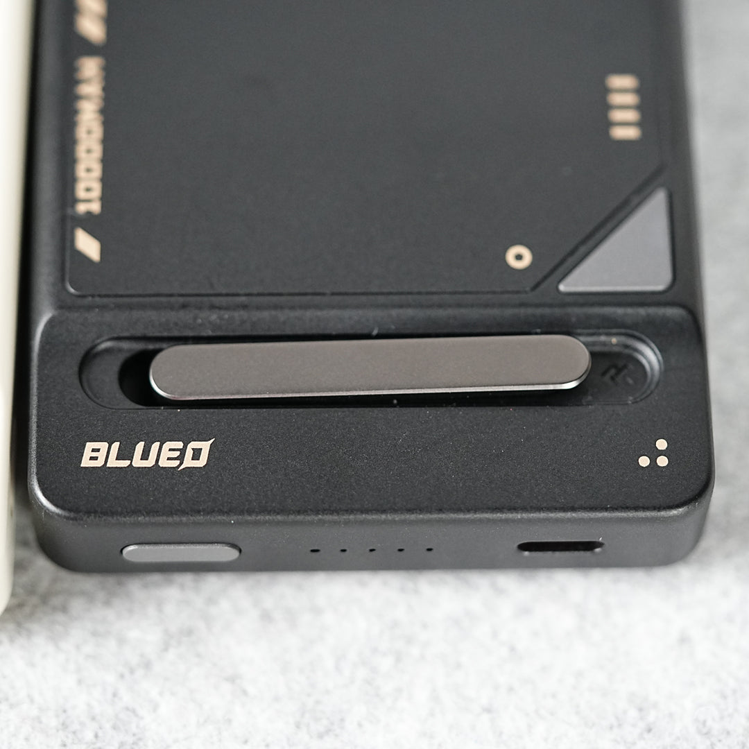 10,000mAh Wireless Magnetic Fast Charging Power Bank with Multi-Function Stand
