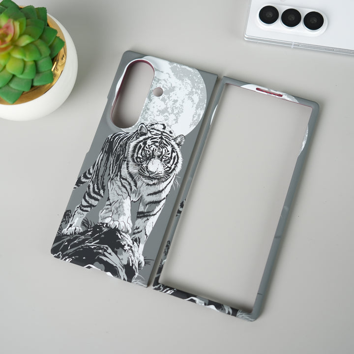Samsung Galaxy Z Fold 7 Carbon Fiber Texture Case | Tiger Printed Hard PC Cover with MagSafe | Shockproof Slim Protection