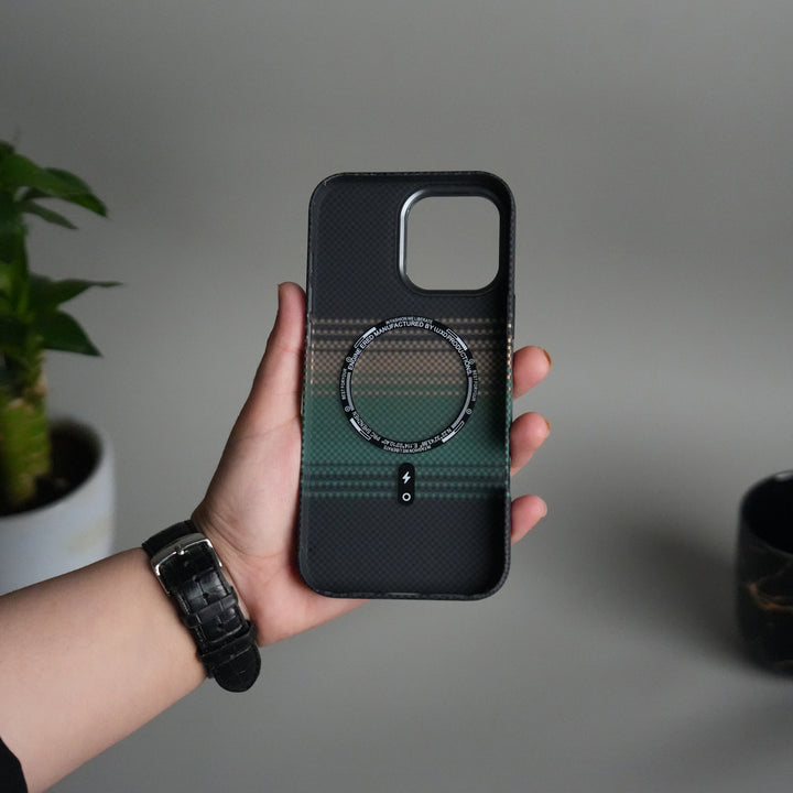 iPhone 15 Series Carbon Fiber Texture Design Hard Pc MagSafe Case Cover GreenOrange