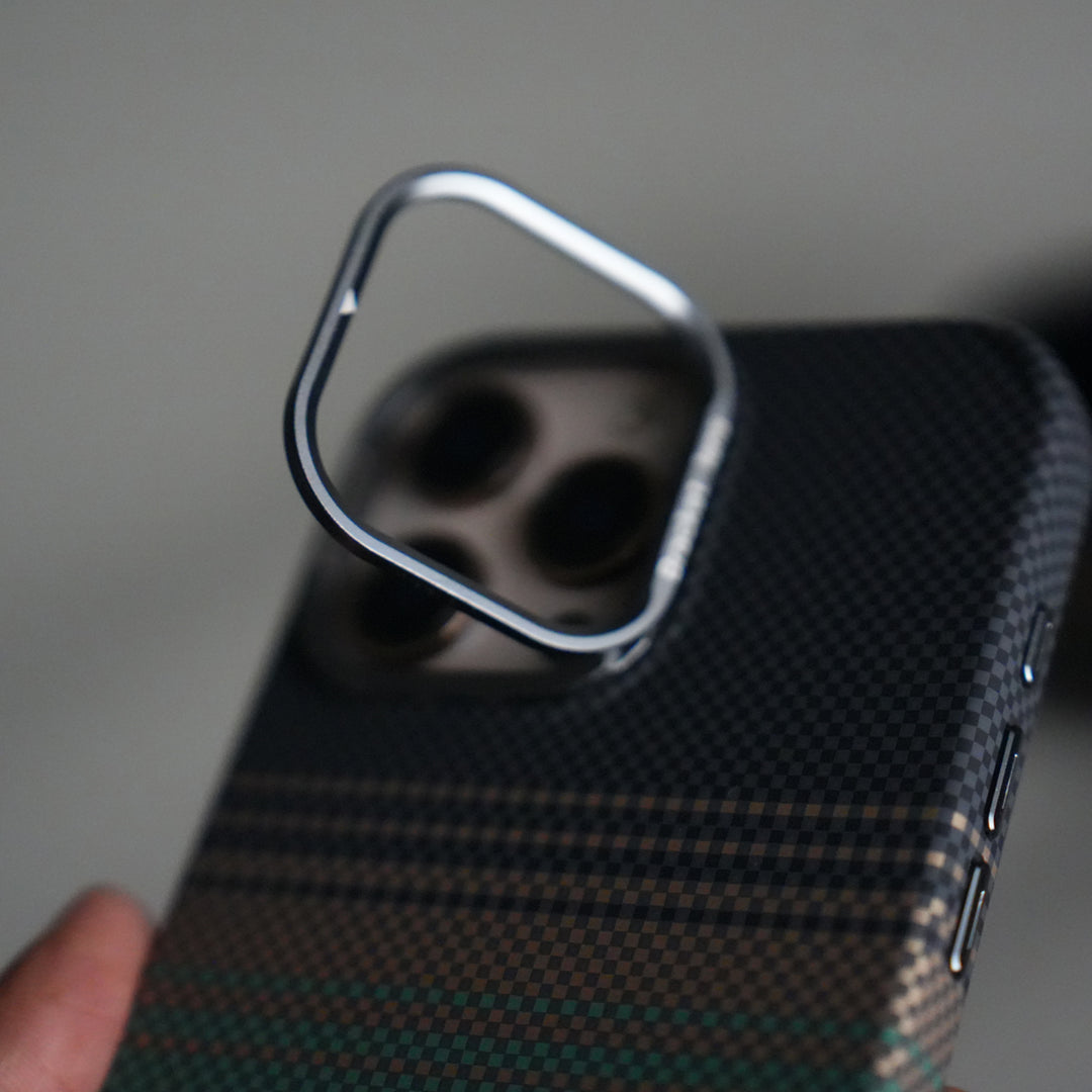 iPhone 15 Series Carbon Fiber Texture Design Hard Pc MagSafe Case Cover GreenOrange
