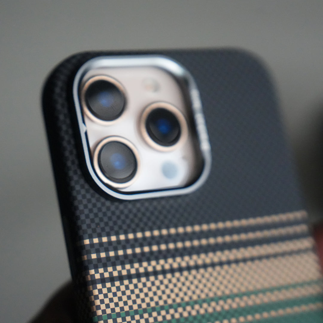 iPhone 15 Series Carbon Fiber Texture Design Hard Pc MagSafe Case Cover GreenOrange