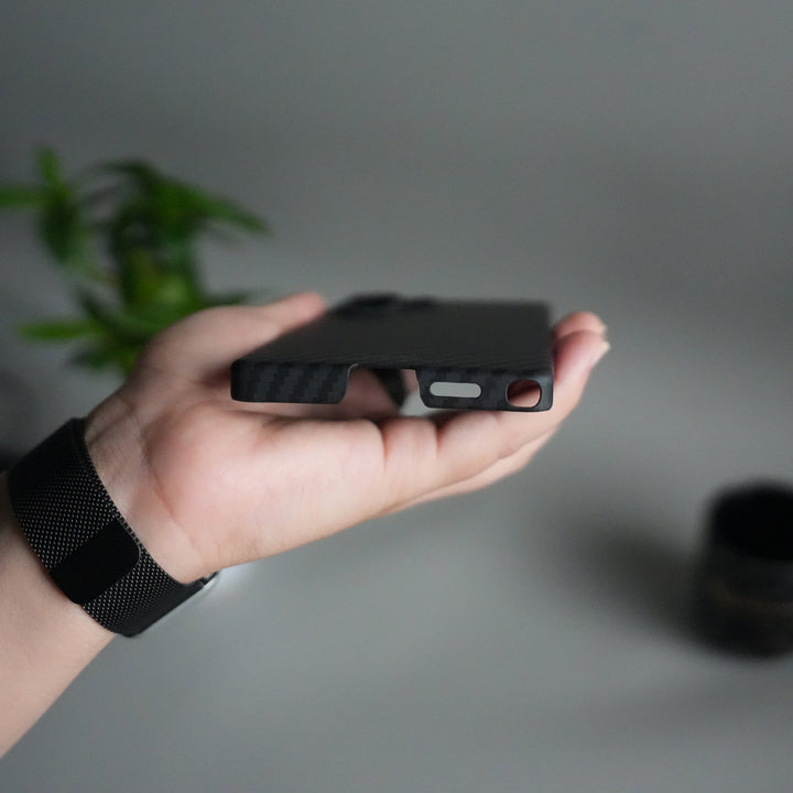 Galaxy S25 Ultra Carbon Fiber Slim Case | Ultra-Thin Magnetic Charging Ring Cover