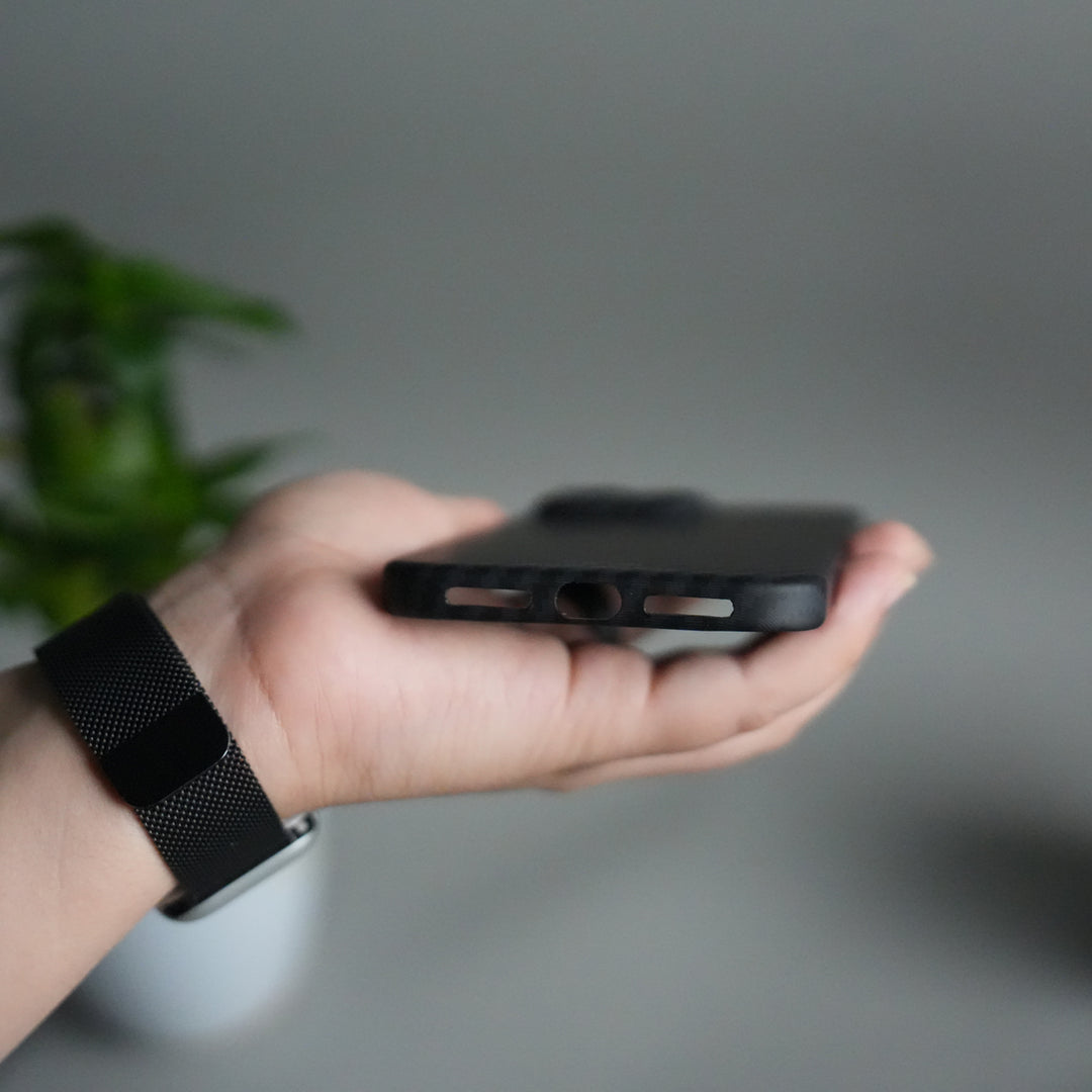 iPhone 15 Series Carbon Fiber Slim Case | Ultra-Thin Magnetic Charging Ring Cover
