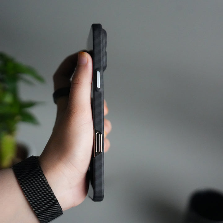 iPhone 15 Series Carbon Fiber Slim Case | Ultra-Thin Magnetic Charging Ring Cover