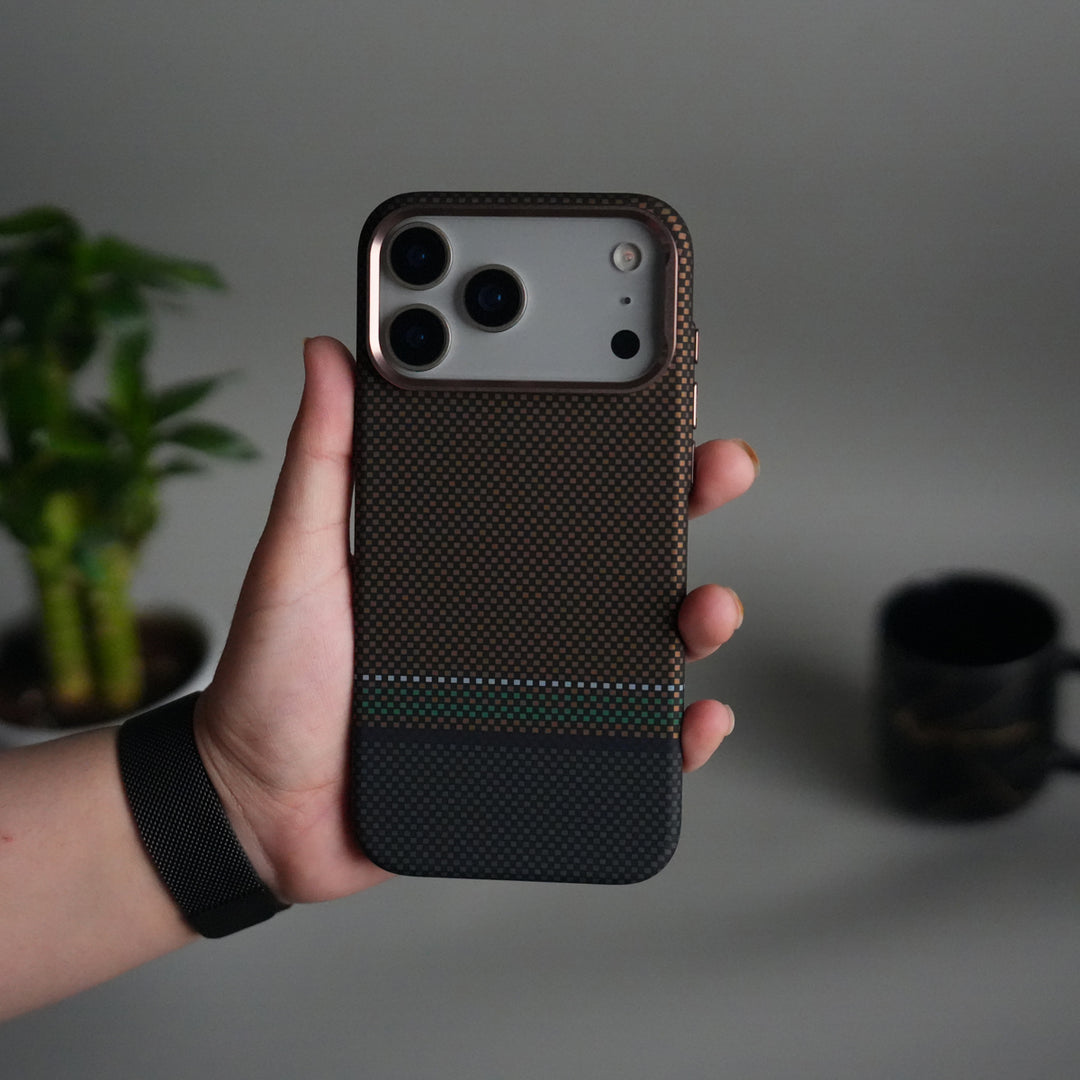 iPhone 17 Pro Max Carbon Fiber Texture Design Hard Pc MagSafe Case Cover BlackYellow