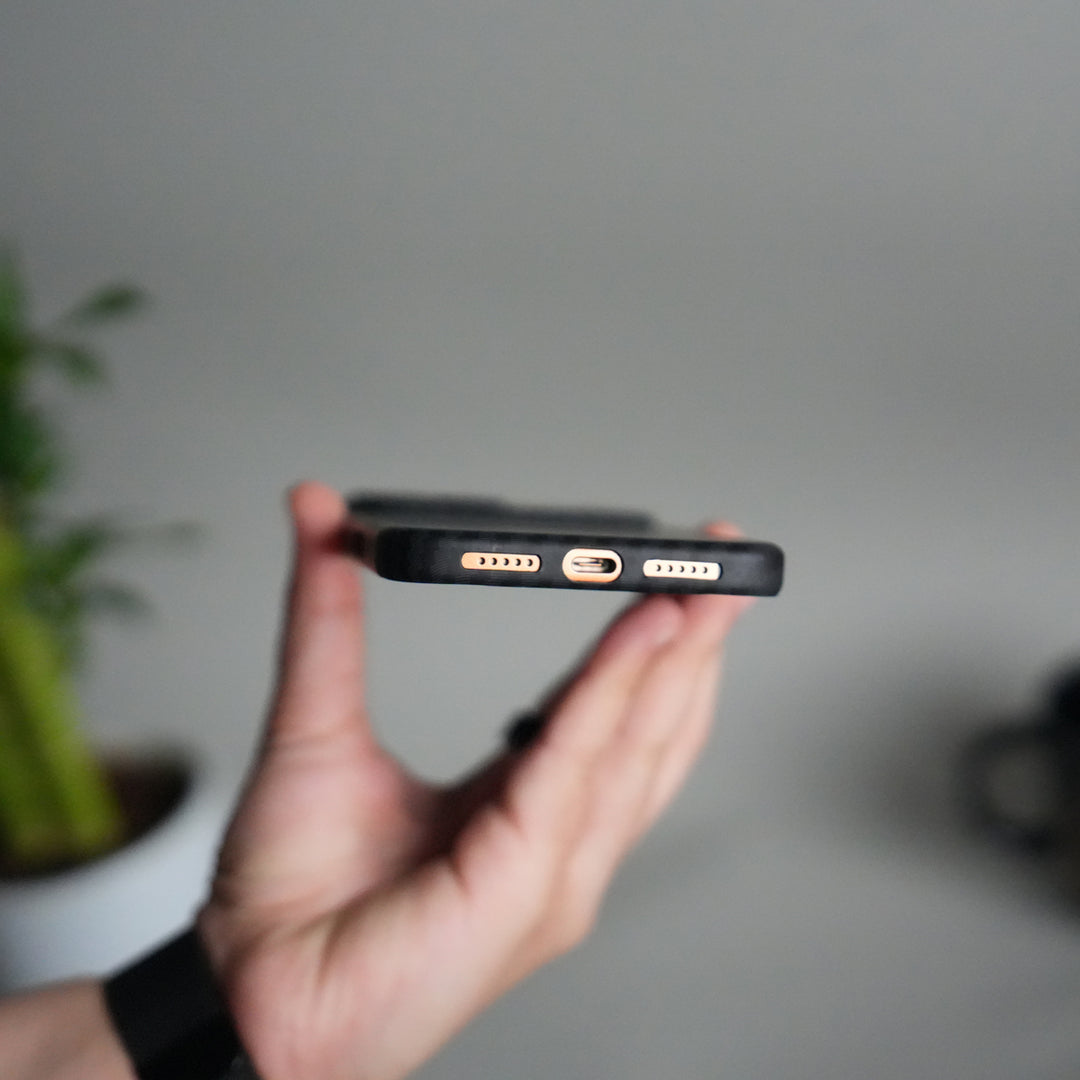 iPhone 17 Pro Max Carbon Fiber Slim Case | Ultra-Thin Magnetic Charging Ring Cover