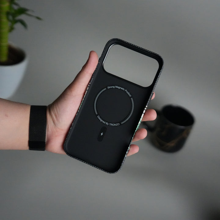 iPhone 17 Pro Carbon Fiber Texture Design Hard Pc MagSafe Case Cover WhiteGreen