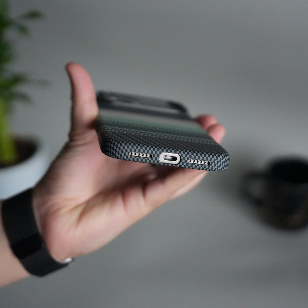 iPhone 17 Pro Carbon Fiber Texture Design Hard Pc MagSafe Case Cover WhiteGreen