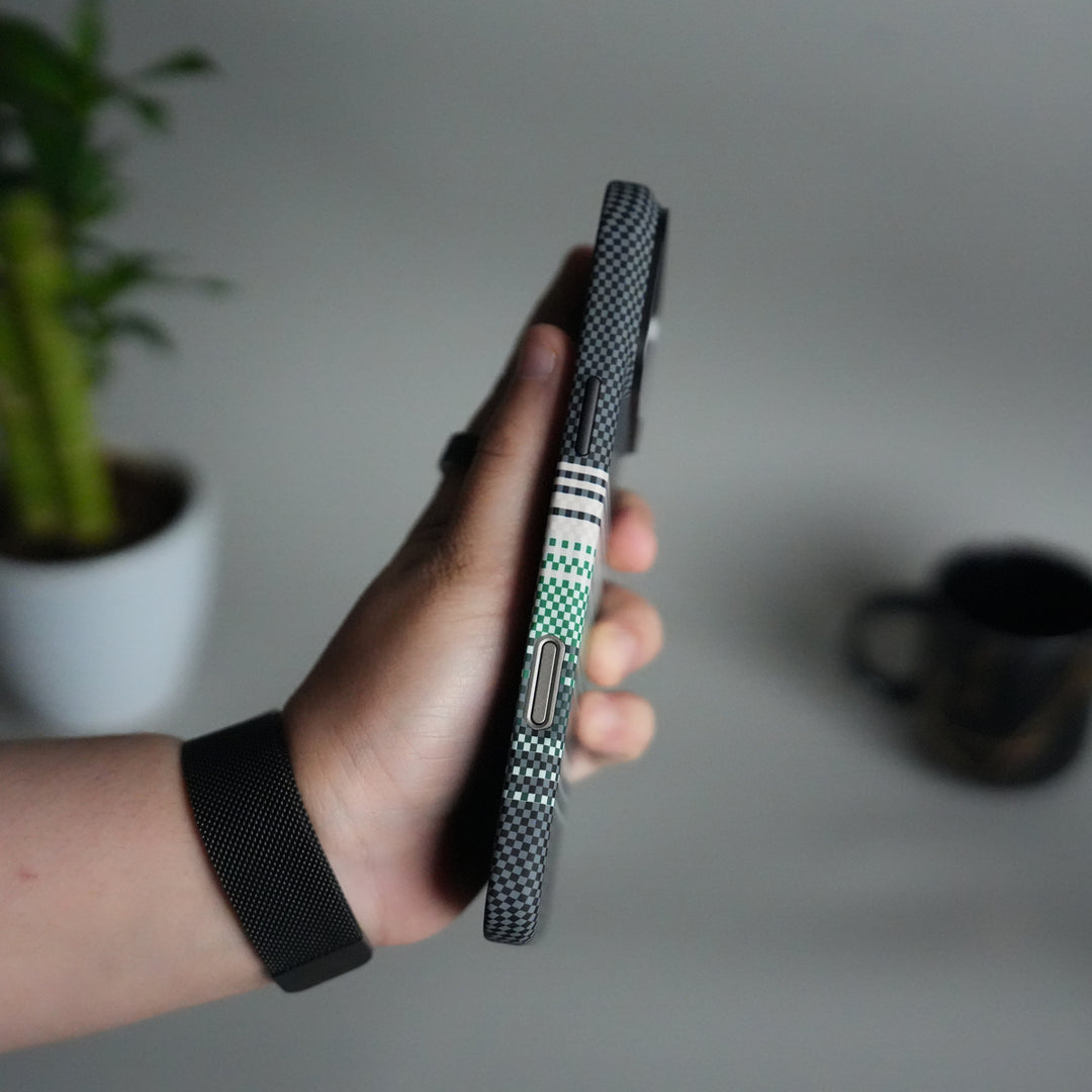 iPhone 17 Pro Carbon Fiber Texture Design Hard Pc MagSafe Case Cover WhiteGreen