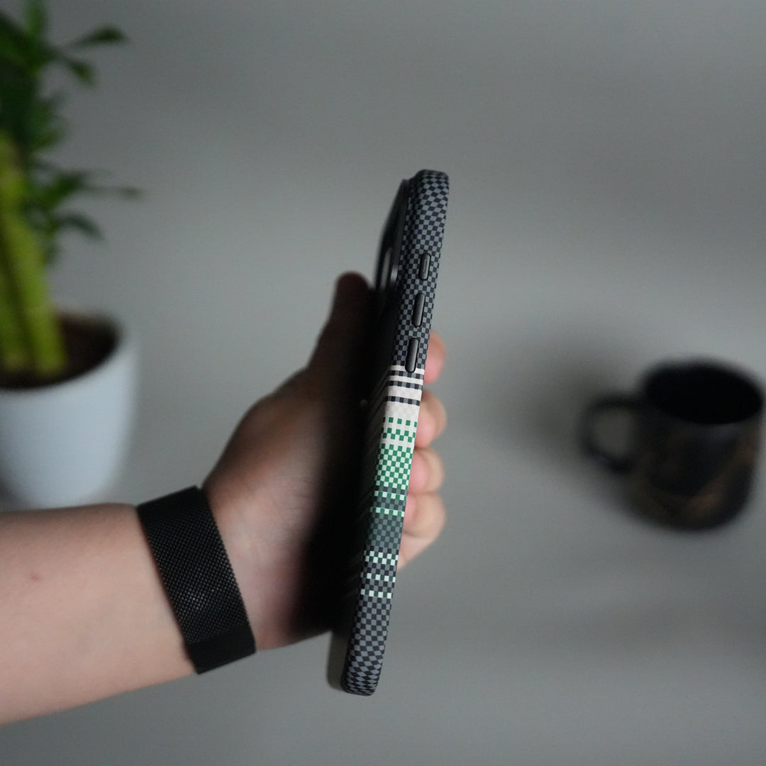 iPhone 17 Pro Carbon Fiber Texture Design Hard Pc MagSafe Case Cover WhiteGreen