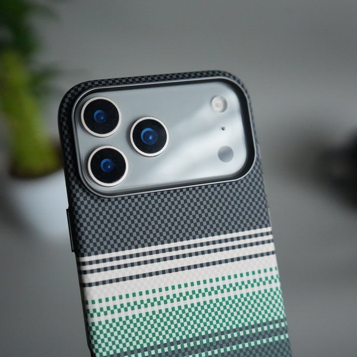 iPhone 17 Pro Carbon Fiber Texture Design Hard Pc MagSafe Case Cover WhiteGreen