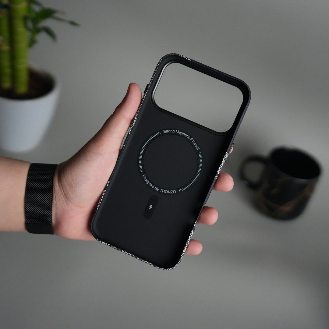 iPhone 17 Pro Carbon Fiber Texture Design Hard Pc MagSafe Case Cover BlackWhite