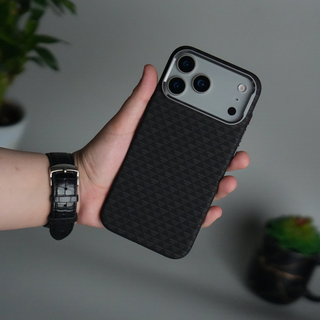 iPhone 17 Pro Max Carbon Fiber Texture Design Hard Pc MagSafe Case Cover Black Tringle Pattern