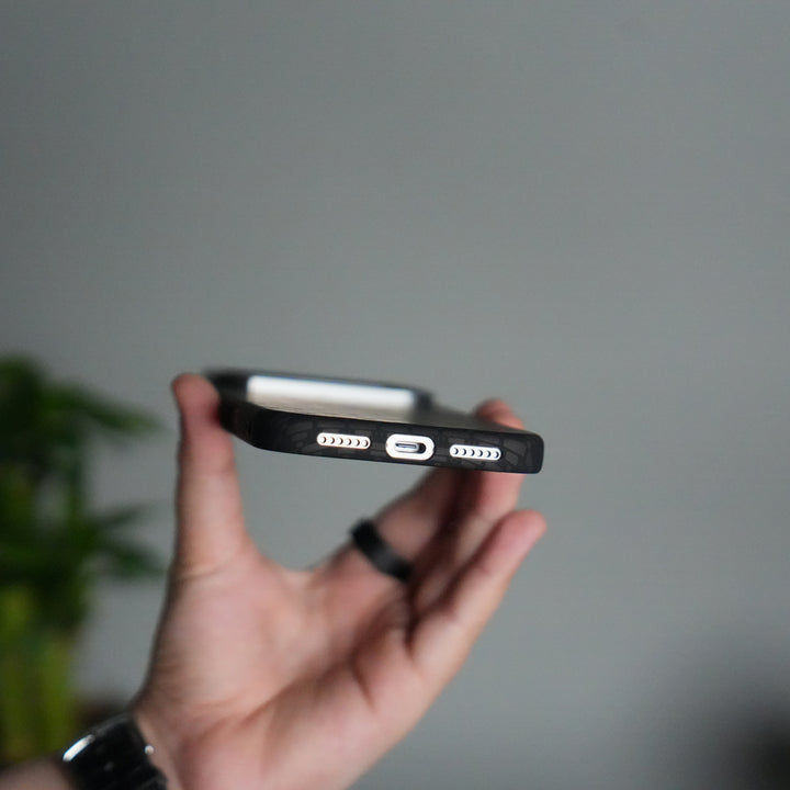 iPhone 17 Pro Max Carbon Fiber Texture Design Hard Pc MagSafe Case Cover Black Tringle Pattern