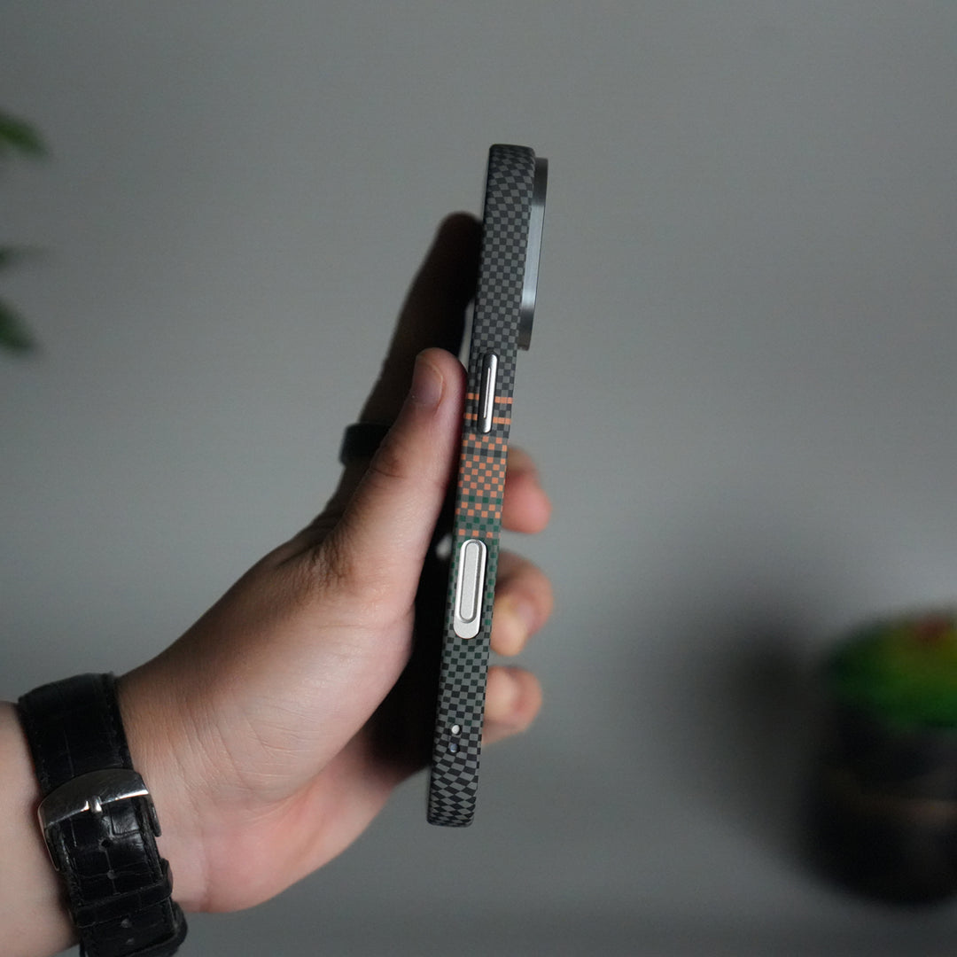 iPhone 17 Carbon Fiber Texture Design Hard Pc MagSafe Case Cover OrangeGreen