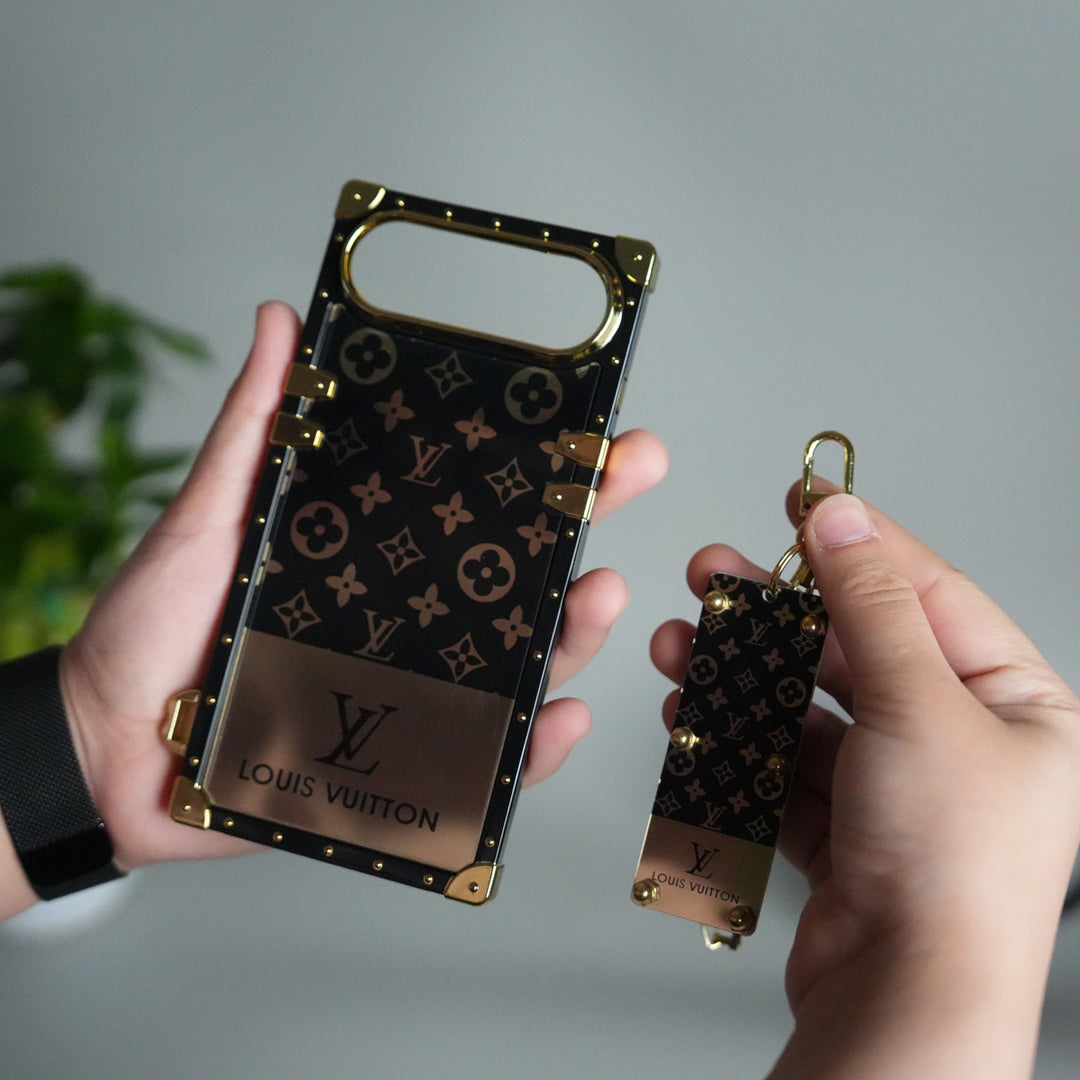 iPhone 17 Series Luxury Branded Trunk Case Cover With Chain