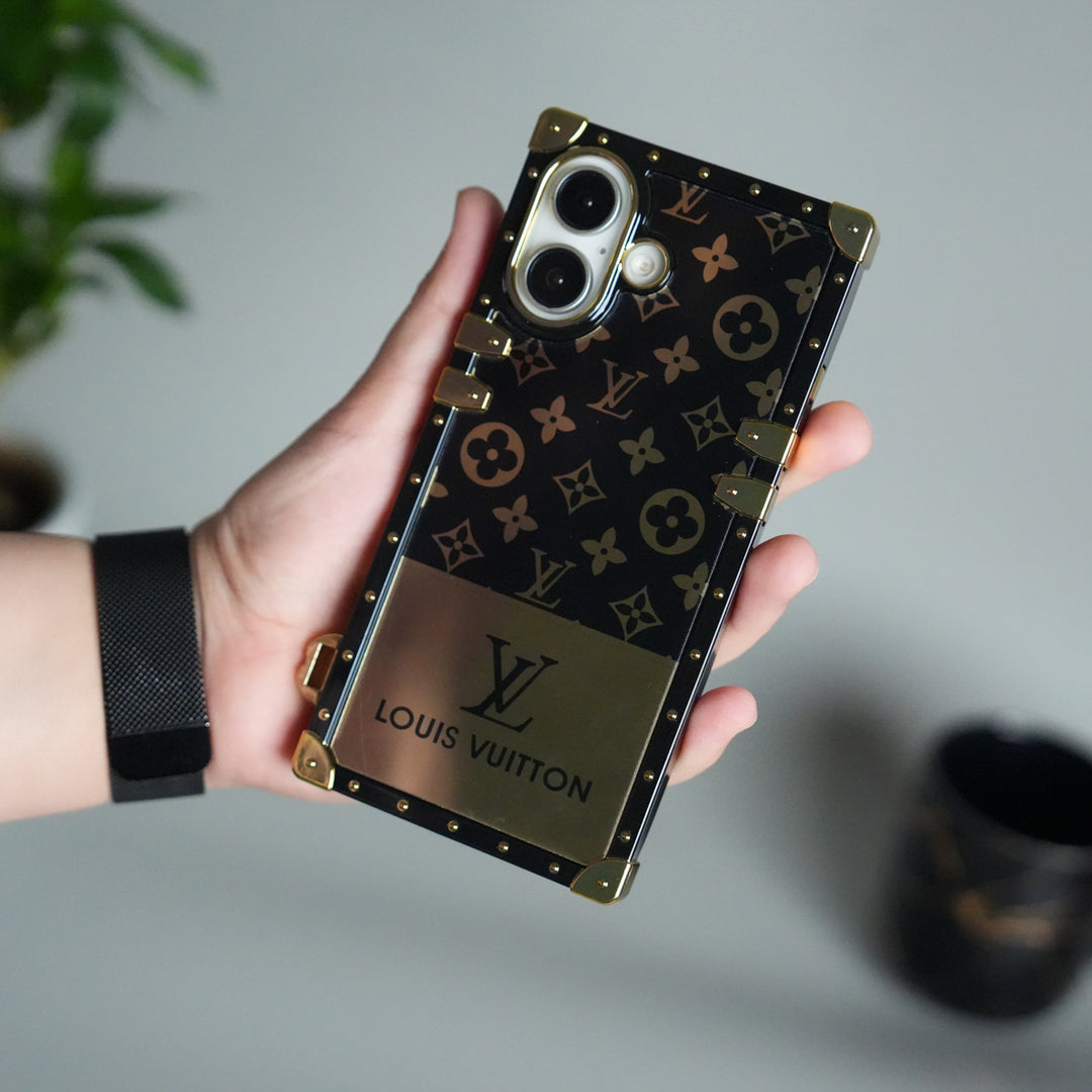 iPhone 17 Series Luxury Branded Trunk Case Cover With Chain