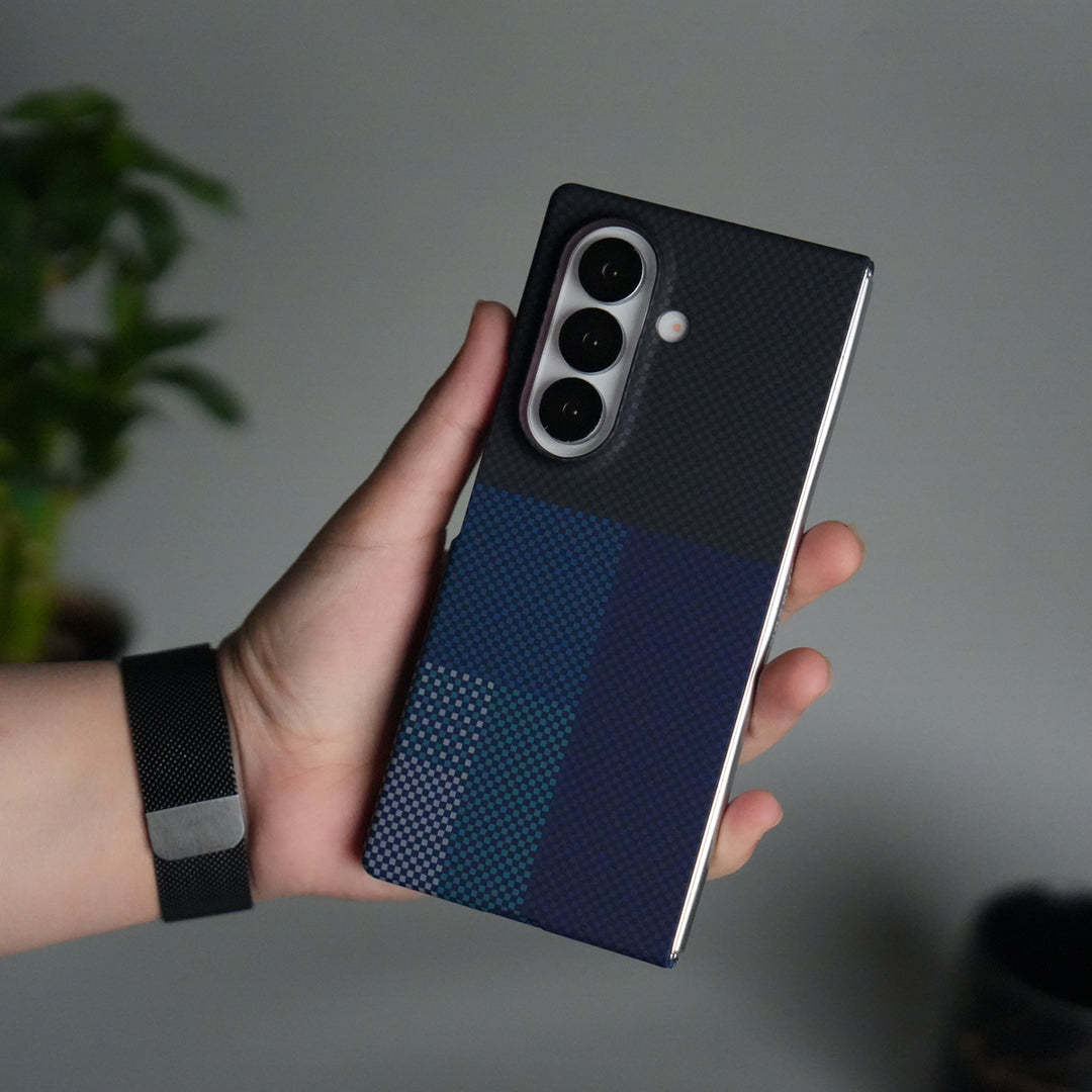 Galaxy Z Fold 7 Carbon Fiber Texture Design Hard Pc MagSafe Case Cover CornerGreen