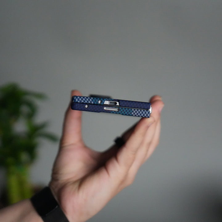 Galaxy Z Fold 7 Carbon Fiber Texture Design Hard Pc MagSafe Case Cover CornerGreen