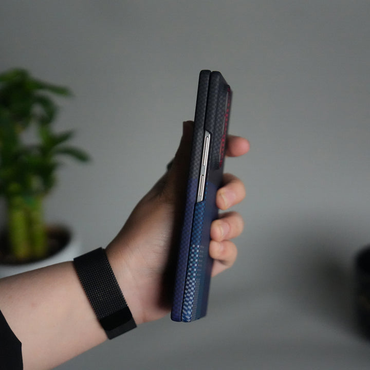 Galaxy Z Fold 7 Carbon Fiber Texture Design Hard Pc MagSafe Case Cover CornerGreen