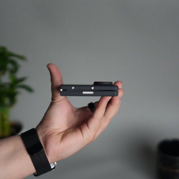 Galaxy Z Fold 7 Carbon Fiber Texture Design Hard Pc MagSafe Case Cover CornerGreen