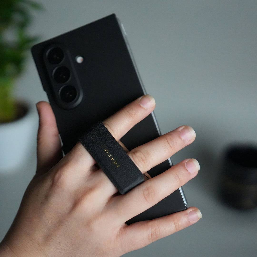 Galaxy Z Fold 7 Ultra-thin Wristband Brace Holder Kick Stand Front Glass Protective Case