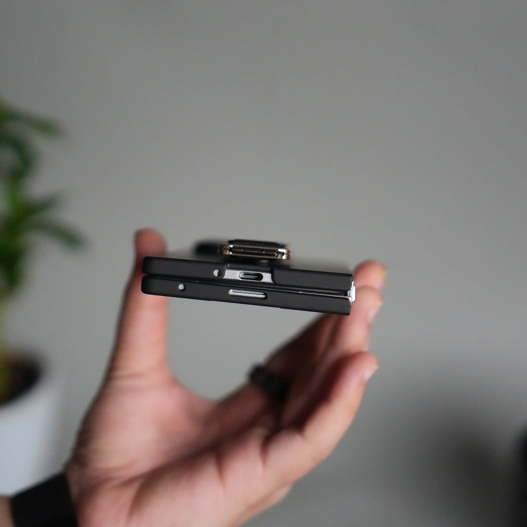 Galaxy Z Fold 7 Ultra-thin Wristband Brace Holder Kick Stand Front Glass Protective Case