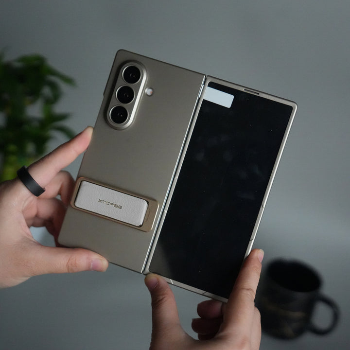 Galaxy Z Fold 7 Ultra-thin Wristband Brace Holder Kick Stand Front Glass Protective Case