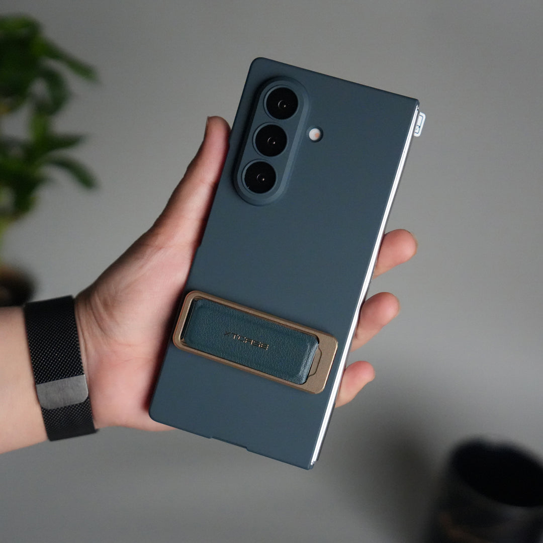 Galaxy Z Fold 7 Ultra-thin Wristband Brace Holder Kick Stand Front Glass Protective Case