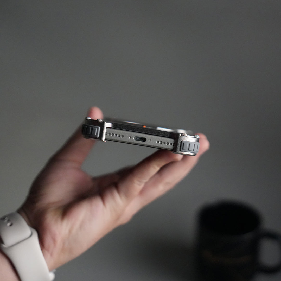 iPhone 17 Series Premium Silver Carbon Design Aluminium Metal Snap On Rotating Stand case