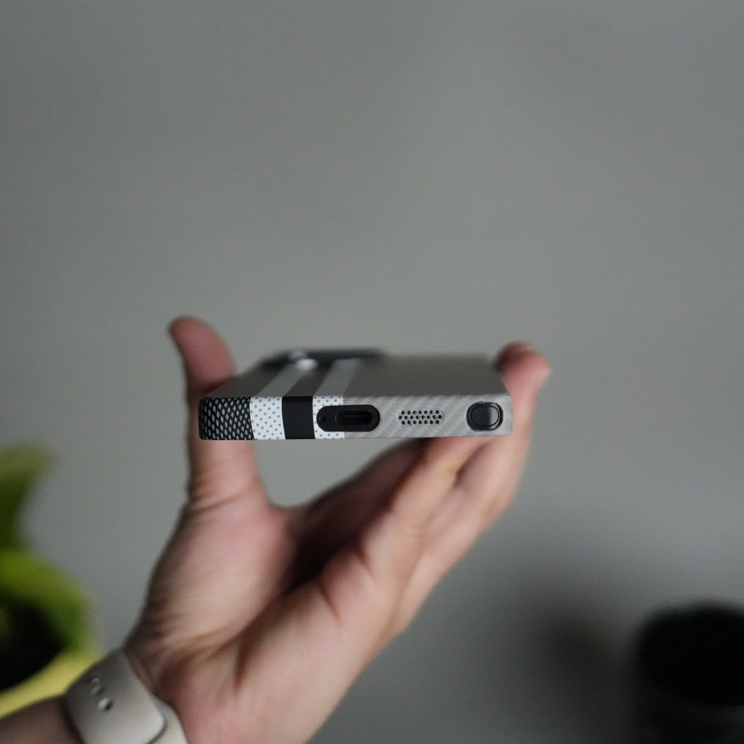 Galaxy S24 Ultra Series Carbon Fiber Texture Aramid Design Hard Pc MagSafe Cover | Stripe Design