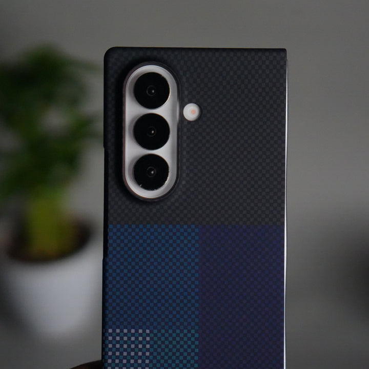 Galaxy Z Fold 7 Carbon Fiber Texture Design Hard Pc MagSafe Case Cover CornerGreen