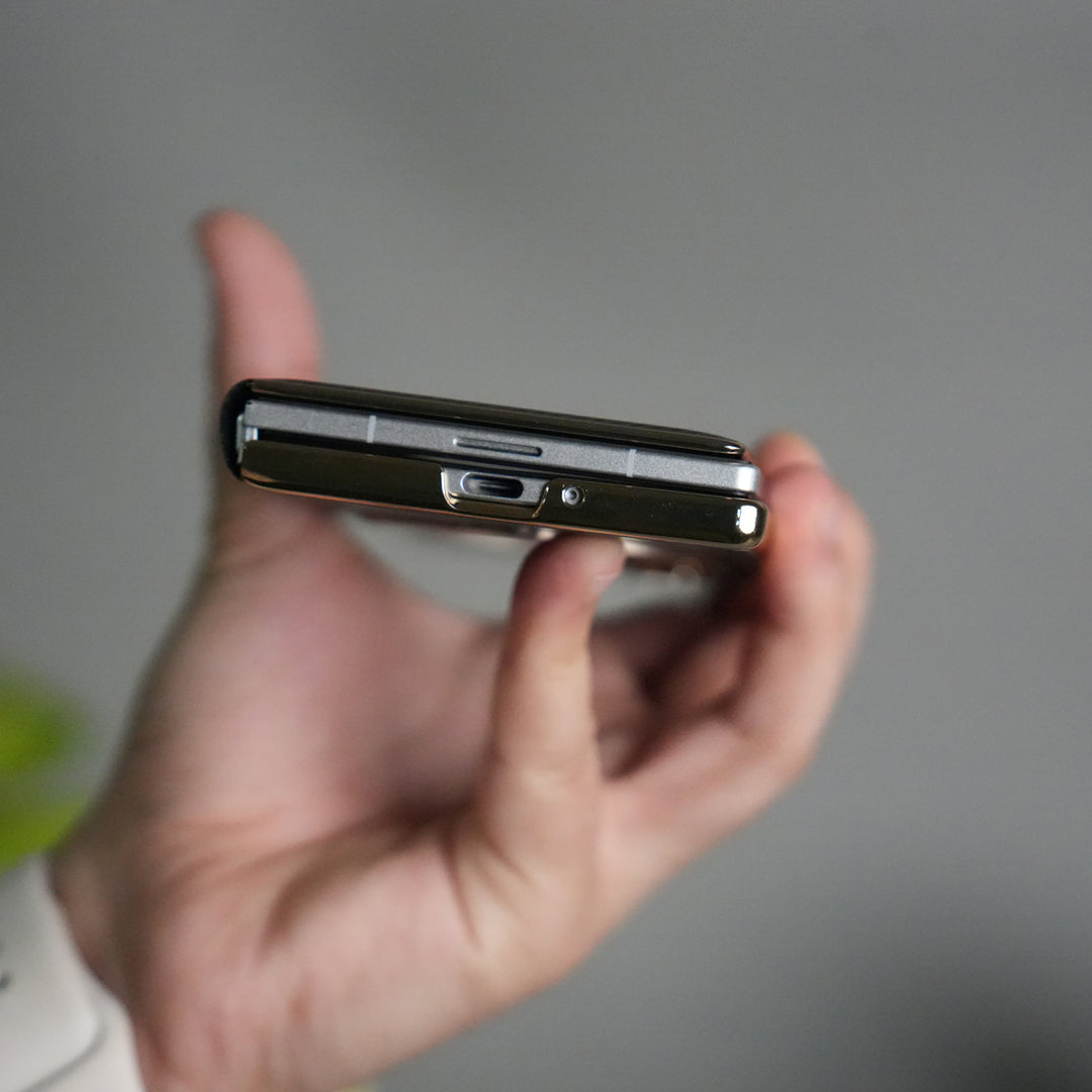 Galaxy Z Fold 7 Premium Carbon-Texture Ring Stand Flip Case | Metal Kickstand | Slim & Protective Cover