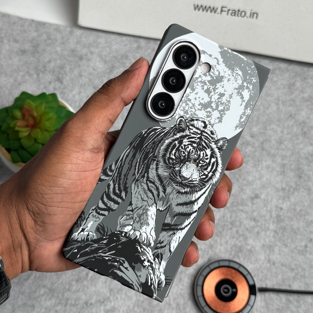 Samsung Galaxy Z Fold Series Carbon Fiber Texture Tiger Lion Design Hard Pc MagSafe Case Cover