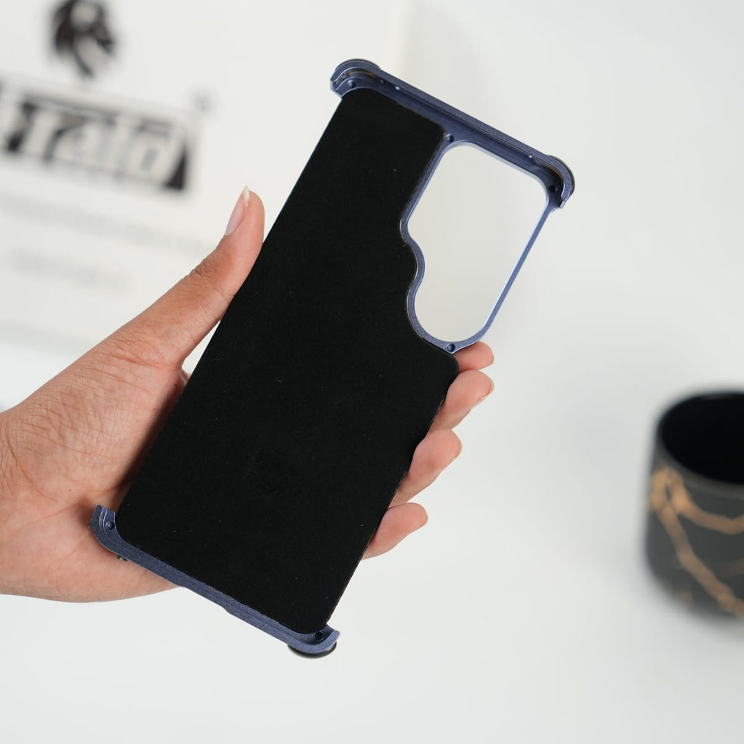 FRATO Aeroflex Metal Galaxy S26 Ultra Carbon Texture Frameless Metal Kickstand Case