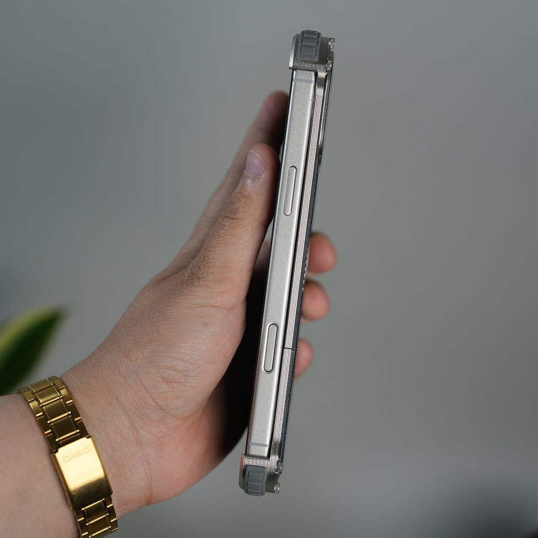 FRATO Aeroflex Metal iPhone 17 Series Premium Blue Carbon Design Aluminium Metal Snap On Rotating Stand case