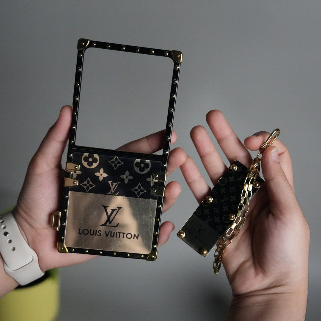 FRATO Flip 7 Collections Galaxy Z Flip 7 Luxury Branded Trunk Case Cover With Chain