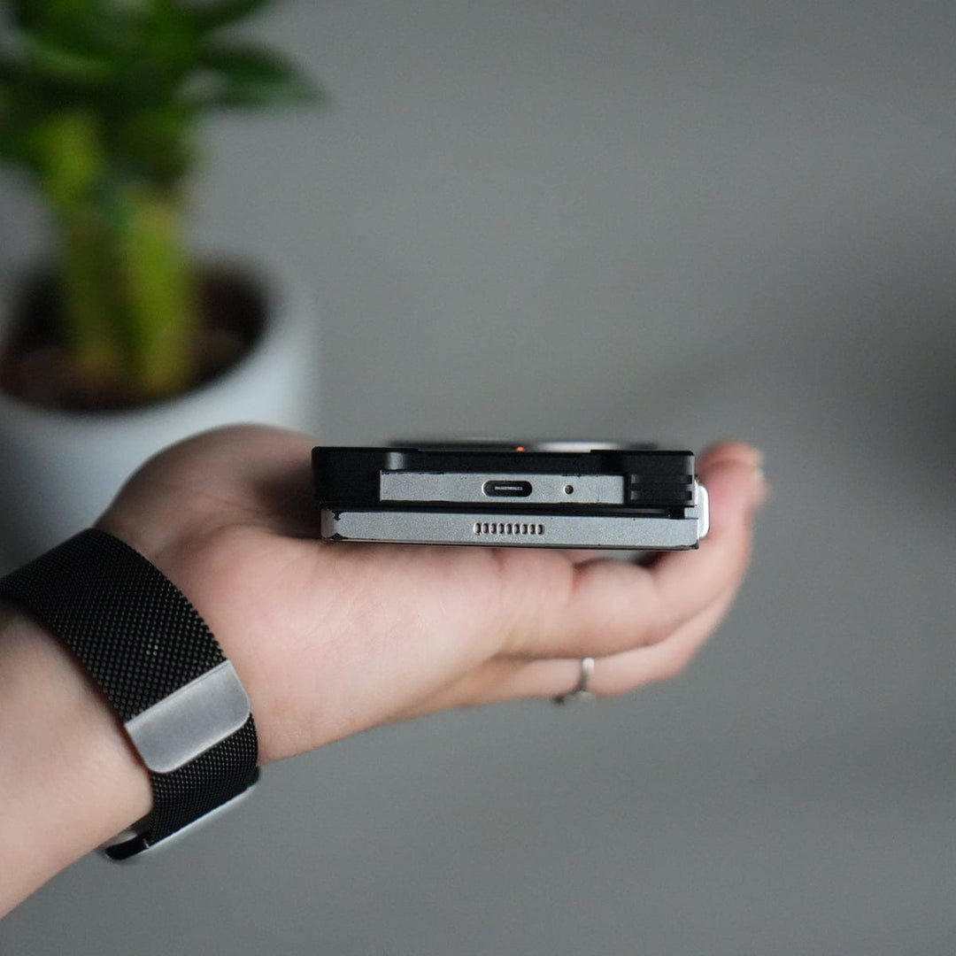 FRATO Fold 6 Collection Galaxy Z Fold 6 Magnetic Aluminum Alloy Metal Rimless Frame Heat Dissipation Stand Phone Case