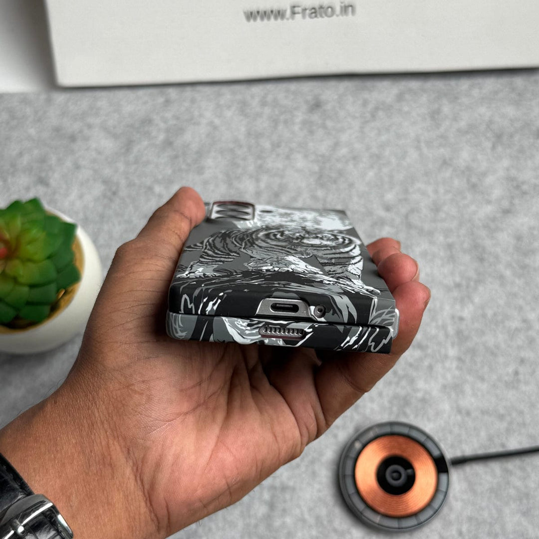 FRATO Fold 6 Collection Samsung Galaxy Z Fold Series Carbon Fiber Texture Tiger Lion Design Hard Pc MagSafe Case Cover