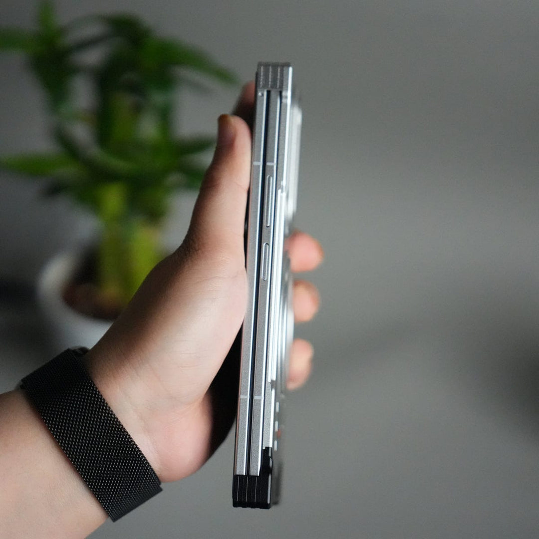FRATO Fold 7 Collection Galaxy Z Fold 7 Magnetic Aluminum Alloy Metal Rimless Frame Heat Dissipation Stand Phone Case