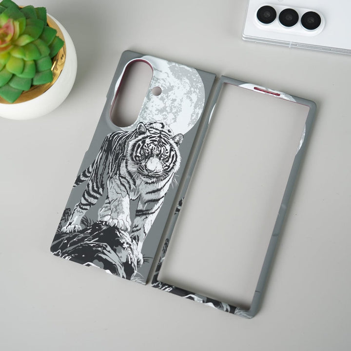 FRATO Fold 7 Collection Gray Tiger Samsung Galaxy Z Fold 7 Carbon Fiber Texture Case | Tiger Printed Hard PC Cover with MagSafe | Shockproof Slim Protection