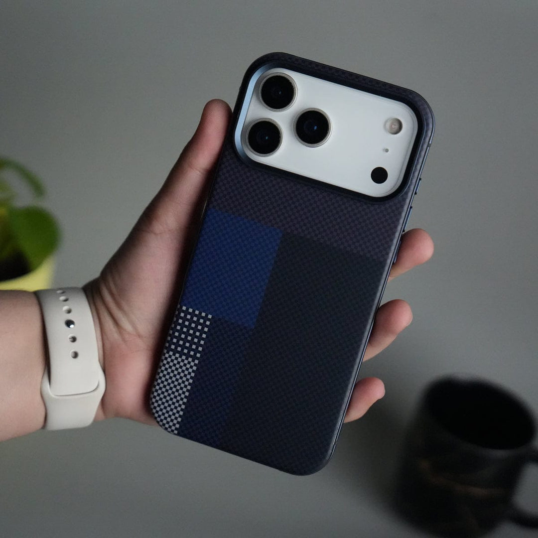 FRATO iPhone 17 Series Blue iPhone 17 Pro Max Carbon Fiber Texture Design Side Bumper MagSafe Case Cover