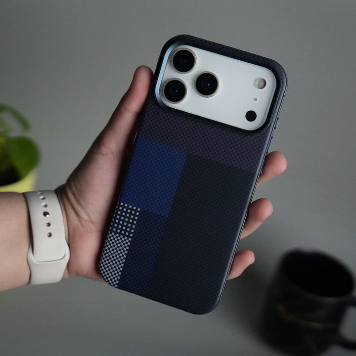 FRATO iPhone 17 Series Blue iPhone 17 Pro Max Carbon Fiber Texture Design Side Bumper MagSafe Case Cover