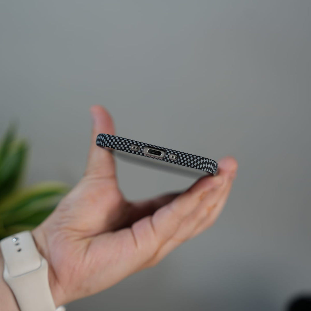 FRATO iPhone 17 Series iPhone 17 Air Carbon Fiber Texture Design Hard Pc MagSafe Case Cover BlackDot