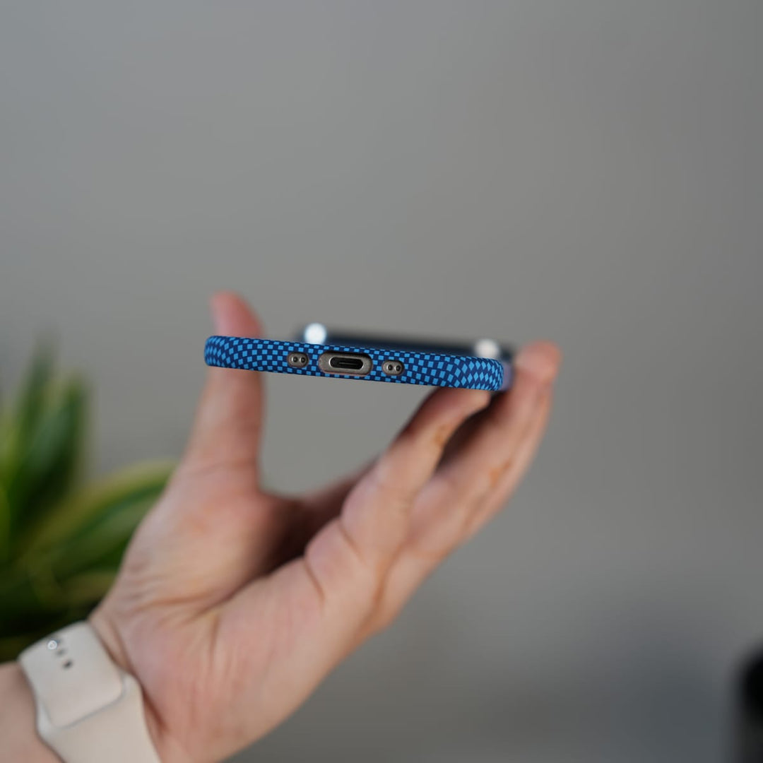 FRATO iPhone 17 Series iPhone 17 Air Carbon Fiber Texture Design Hard Pc MagSafe Case Cover BlueDot