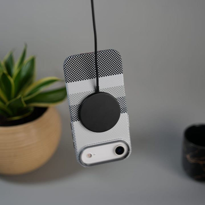 FRATO iPhone 17 Series iPhone 17 Air Carbon Fiber Texture Design Hard Pc MagSafe Case Cover GrayBlackLine Design