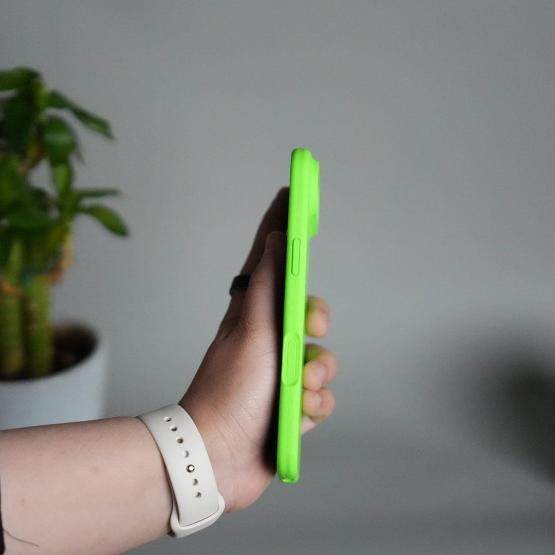 FRATO iPhone 17 Series iPhone 17 Air Liquid Silicone Case Cover (Neon Green)