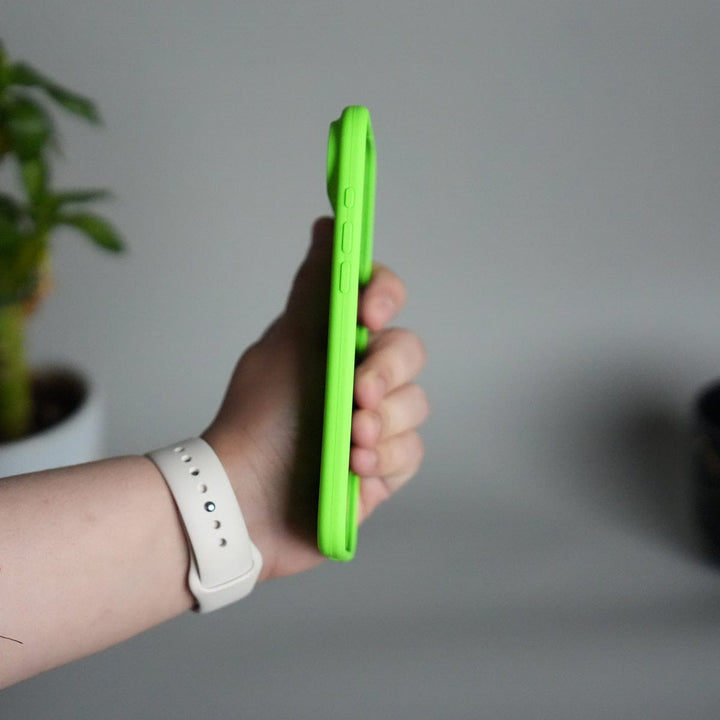 FRATO iPhone 17 Series iPhone 17 Air Liquid Silicone Case Cover (Neon Green)