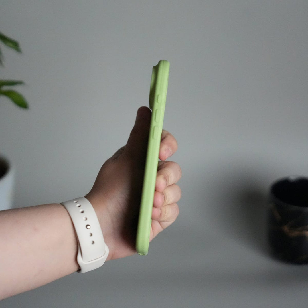 FRATO iPhone 17 Series iPhone 17 Air Liquid Silicone Case Cover (Pista Green)
